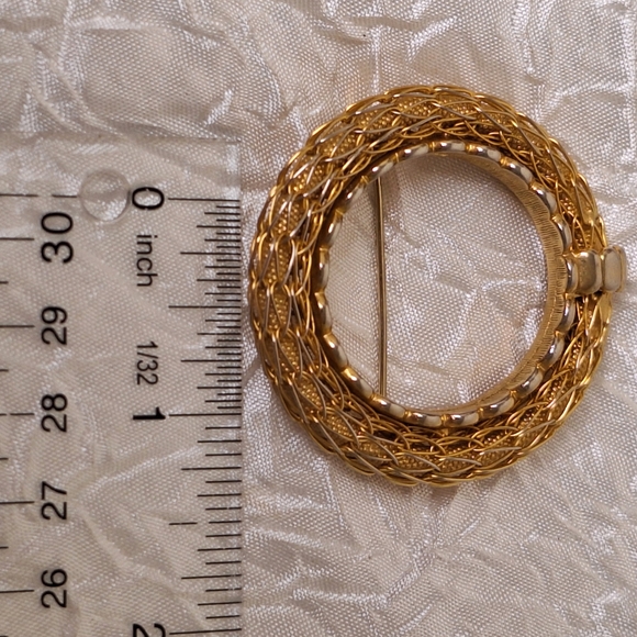 Vintage Kramer of New York Gold Tone Circle Brooch Pin Book Piece MCM - Picture 5 of 8